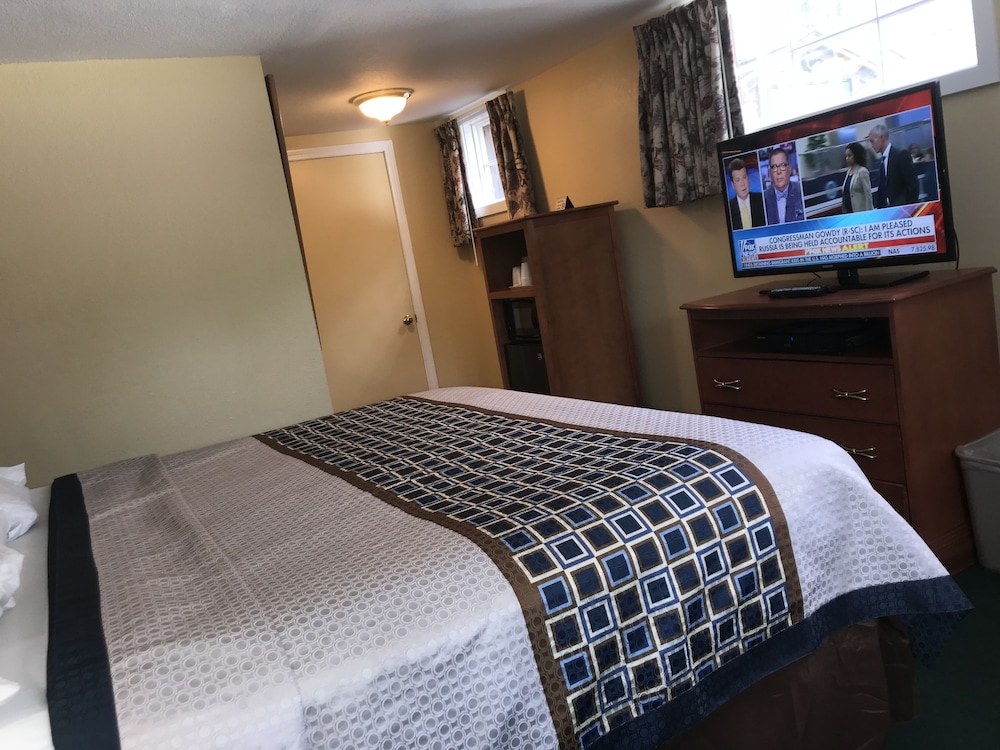 King Room, 1 King Bed with the Mountain View photo 2