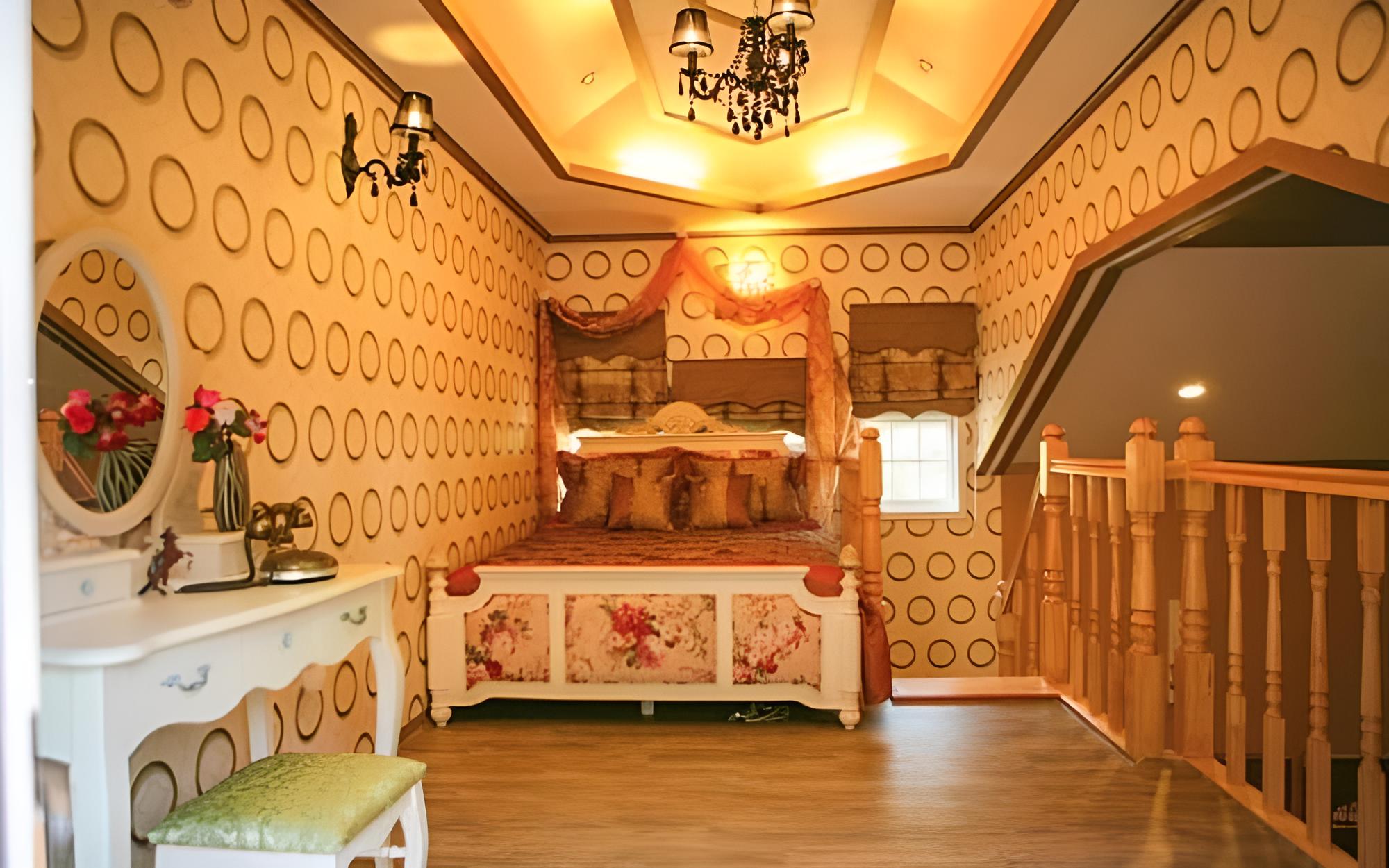 Room (French Kiss) photo 3