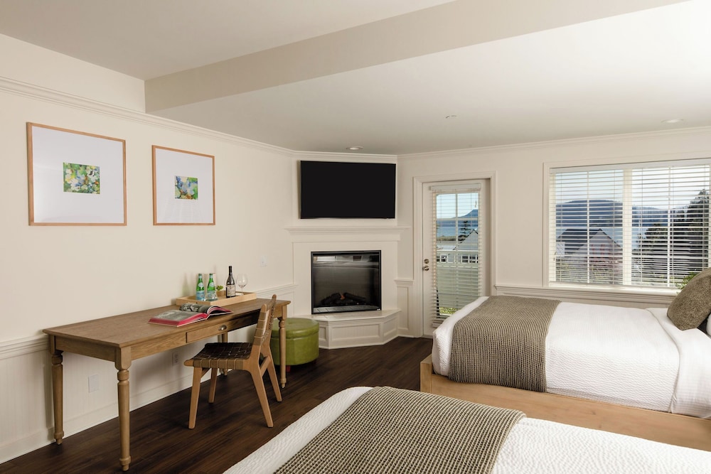 Suite, 2 Queen Beds, Accessible