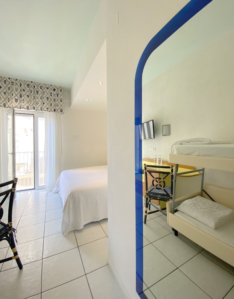 Economy Triple Room - Photo 1