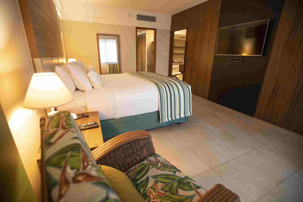 Executive Suite - Photo 2