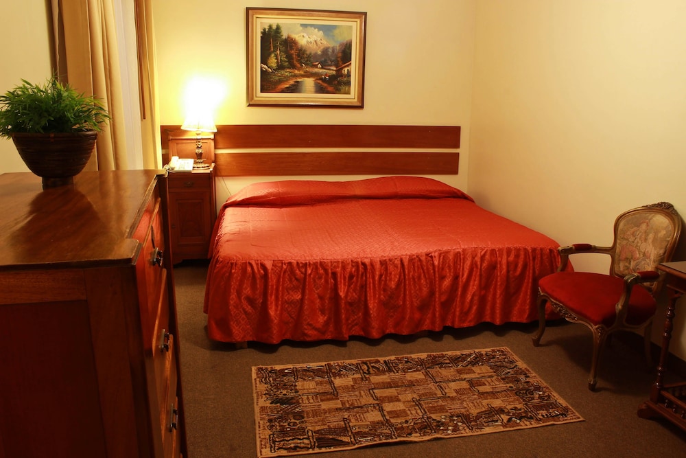 Suite, 1 King Bed, Kitchen