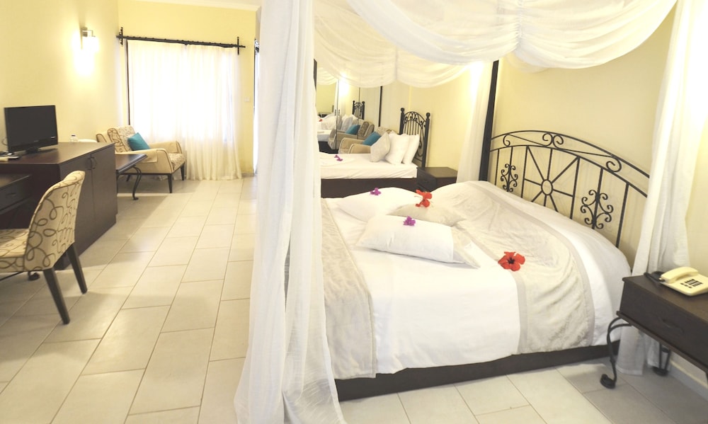 Superior Room, Partial Sea View photo 3