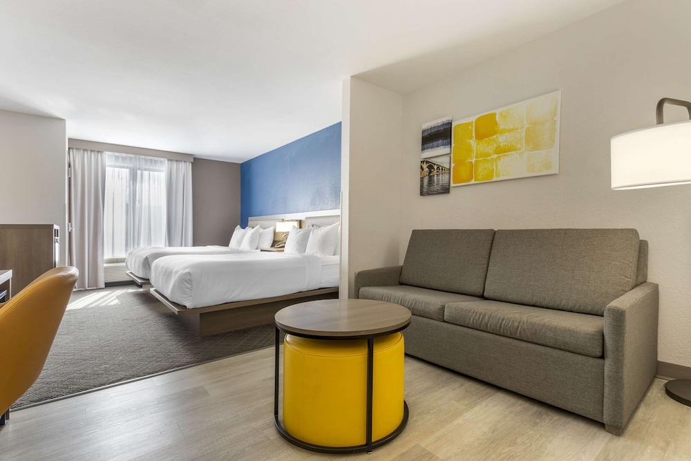 Suite, 2 Queen Beds, Non Smoking photo 2