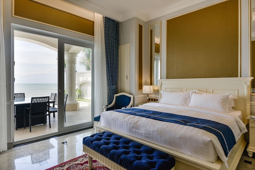 Villa Beach Front - 4 Bedrooms - Private Pool photo 3
