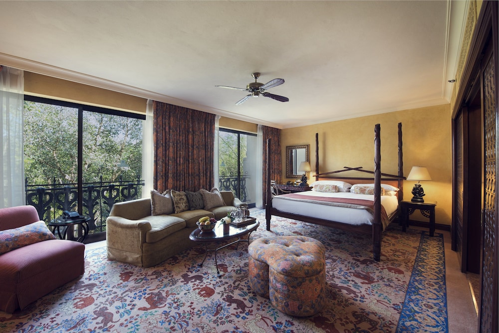 Superior Luxury Family Room photo 2