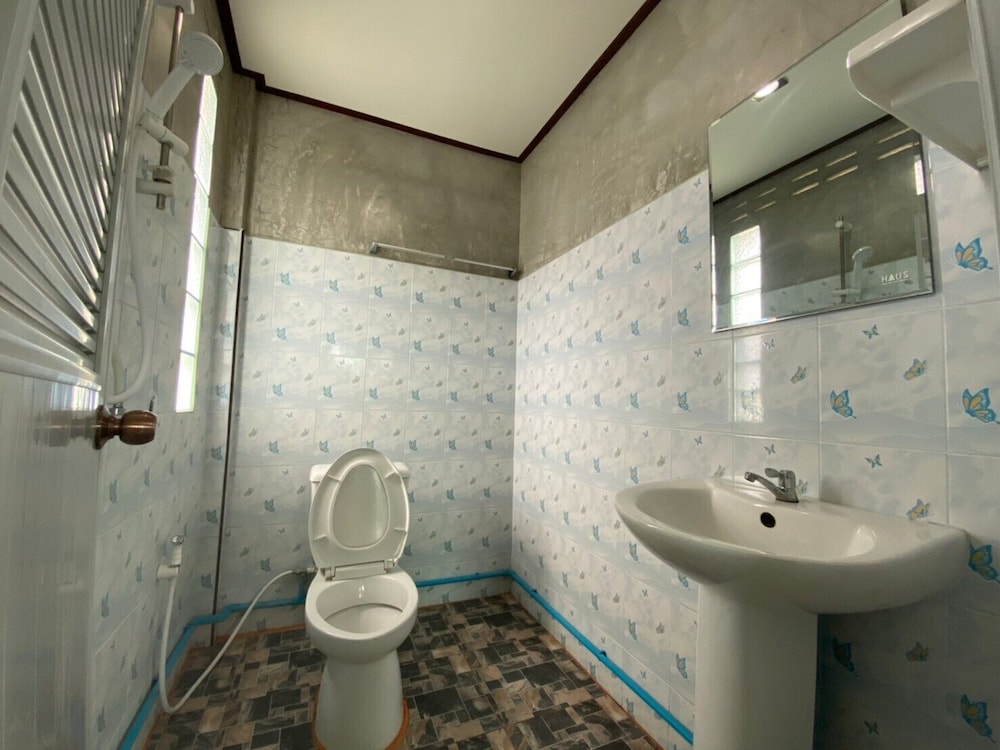 Standard Twin Room - Photo 6