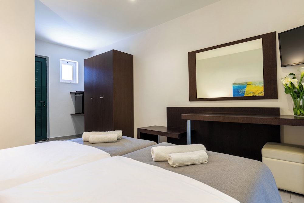Standard Room with Garden View - Photo 7