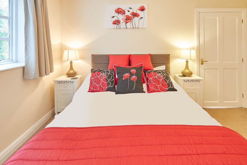 Deluxe Cottage, 1 King Bed, Kitchen, Garden View