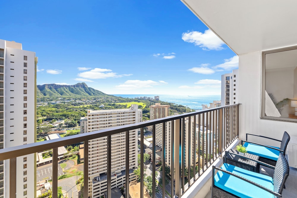 Premium Remodeled Condo with Ocean View and Parking: Premium Suite, 1 Bedroom, Balcony, Ocean View (0125) photo