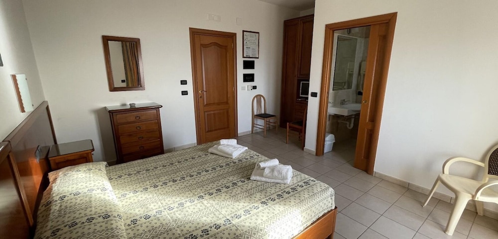 Double or Twin Room photo 3