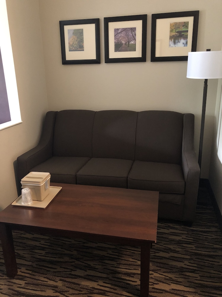 Suite, Multiple Beds, Non Smoking - Photo 4