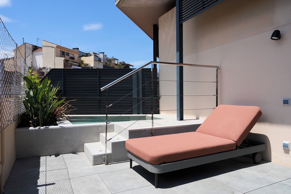 Deluxe Double Room Single Use, Terrace (Private Pool) thumbnail 6