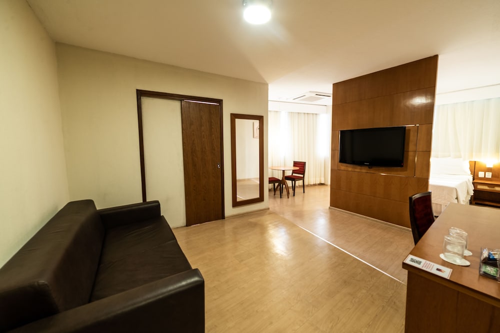 Suite - Photo 9