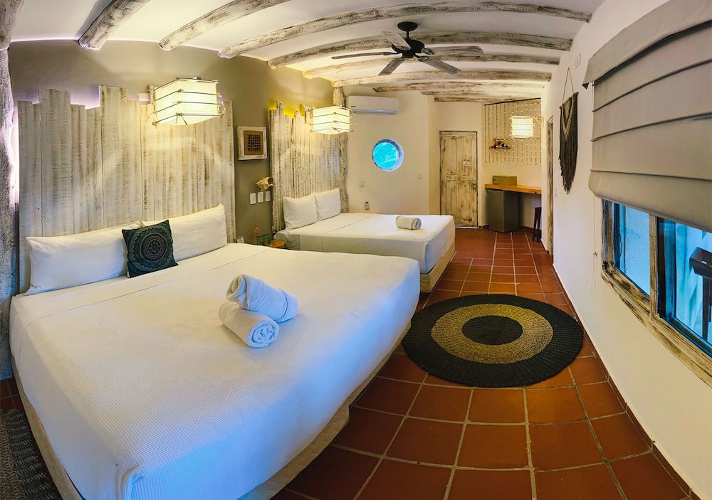 Family Quadruple Room, Pool View photo 3