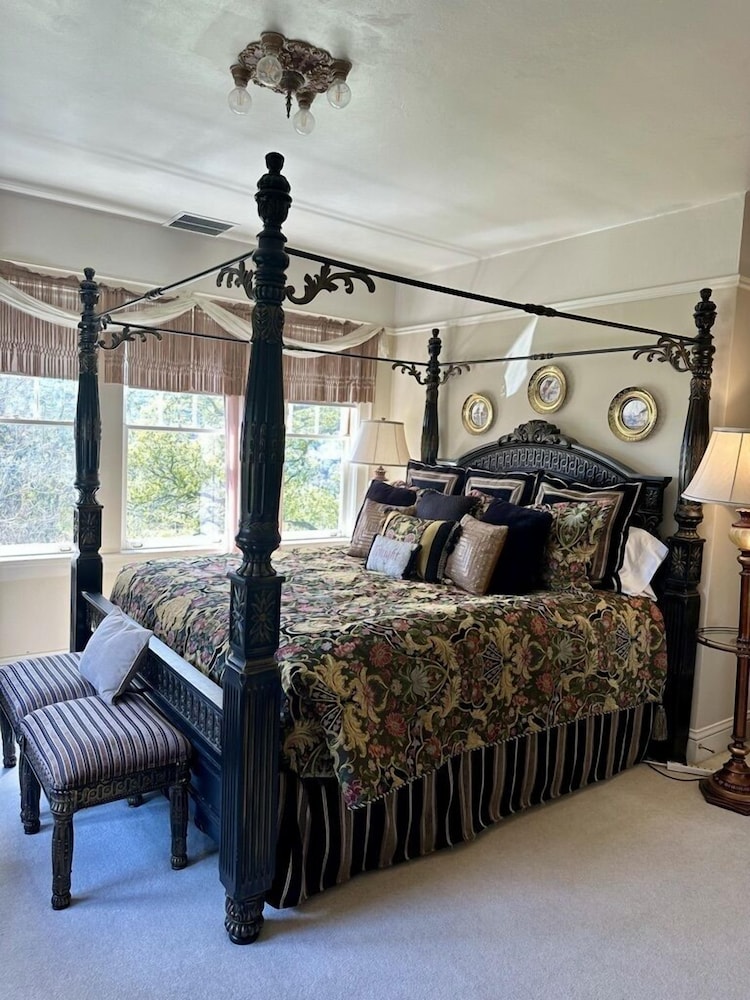 Honeymoon Room