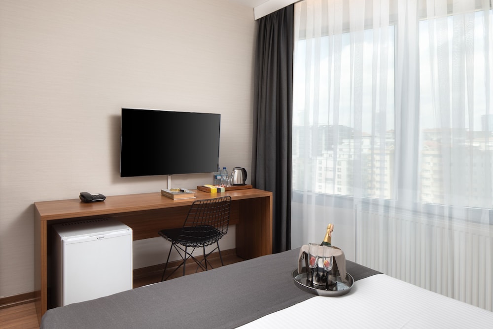 Deluxe Studio Suite, 2 Bedrooms photo 2