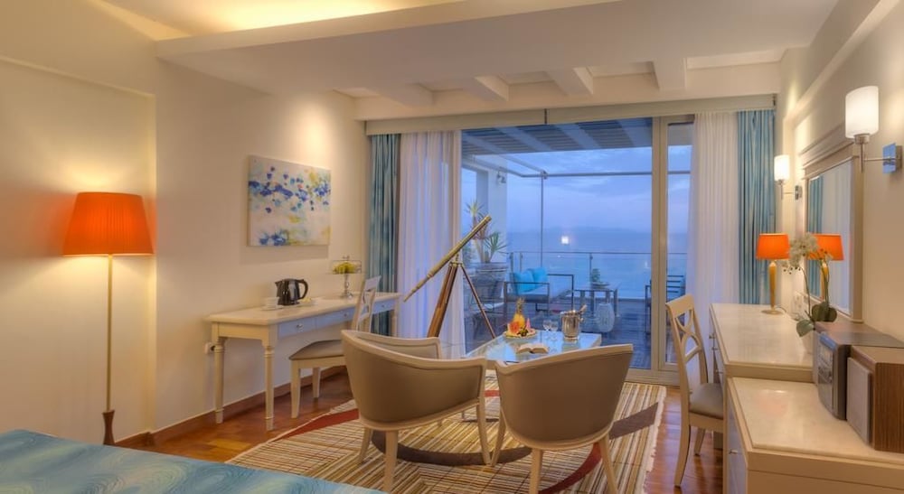 Junior Room, Sea View