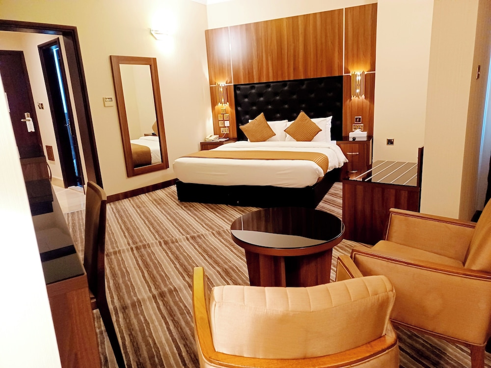 Deluxe Room with King Size Bed - Photo 1