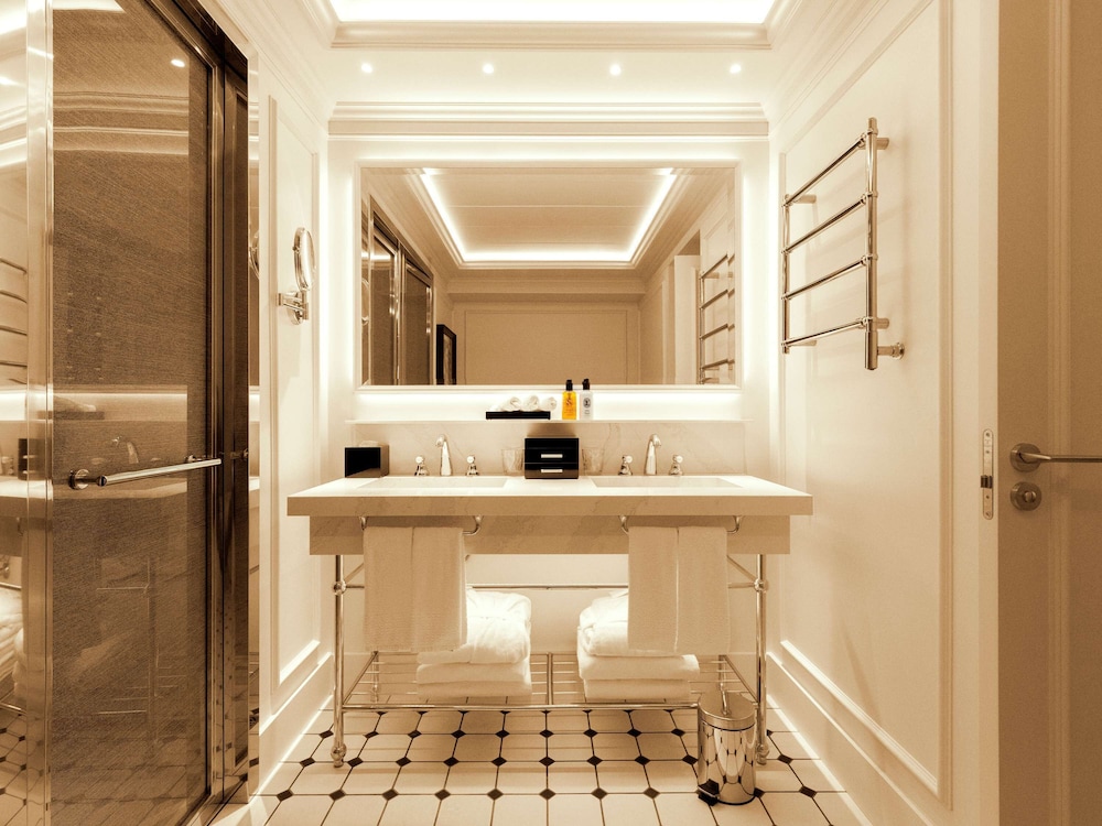 Suite, 1 King Bed, Terrace (Opera, with a Living room)