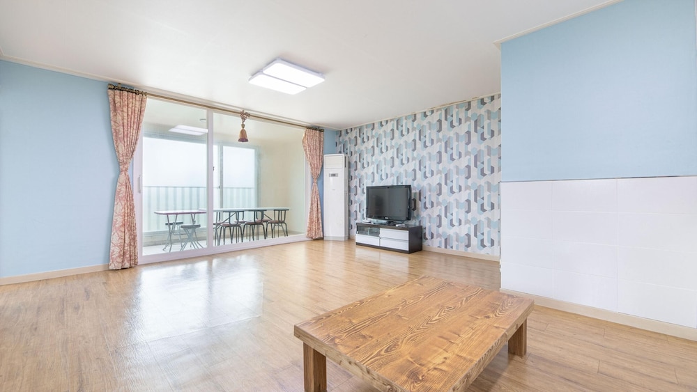 Basic Room, 2 Bedrooms (Room 201)