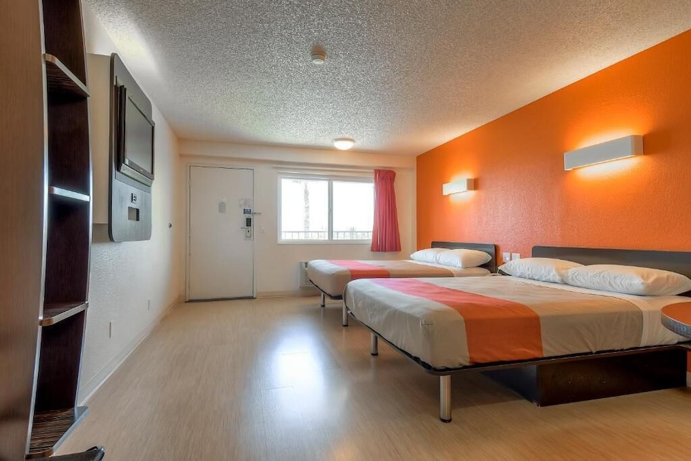 Deluxe Room, 2 Queen Beds, Accessible, Non Smoking - Photo 2