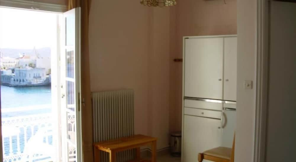 Studio, Sea View (Ruby Red) photo 3