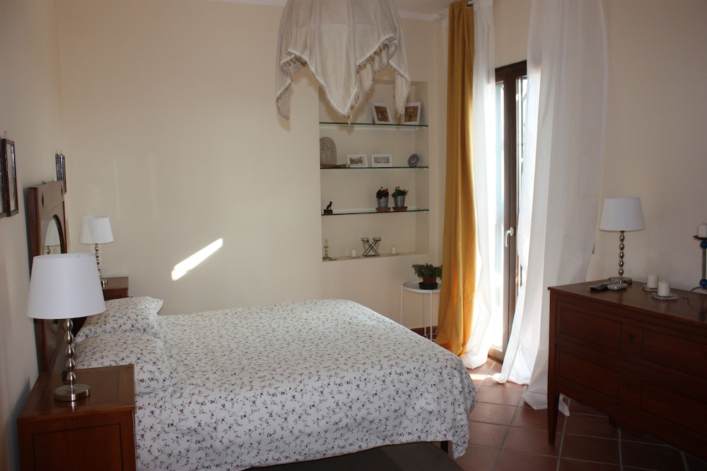 Classic Double or Twin Room, Private Bathroom, Pool View photo 1