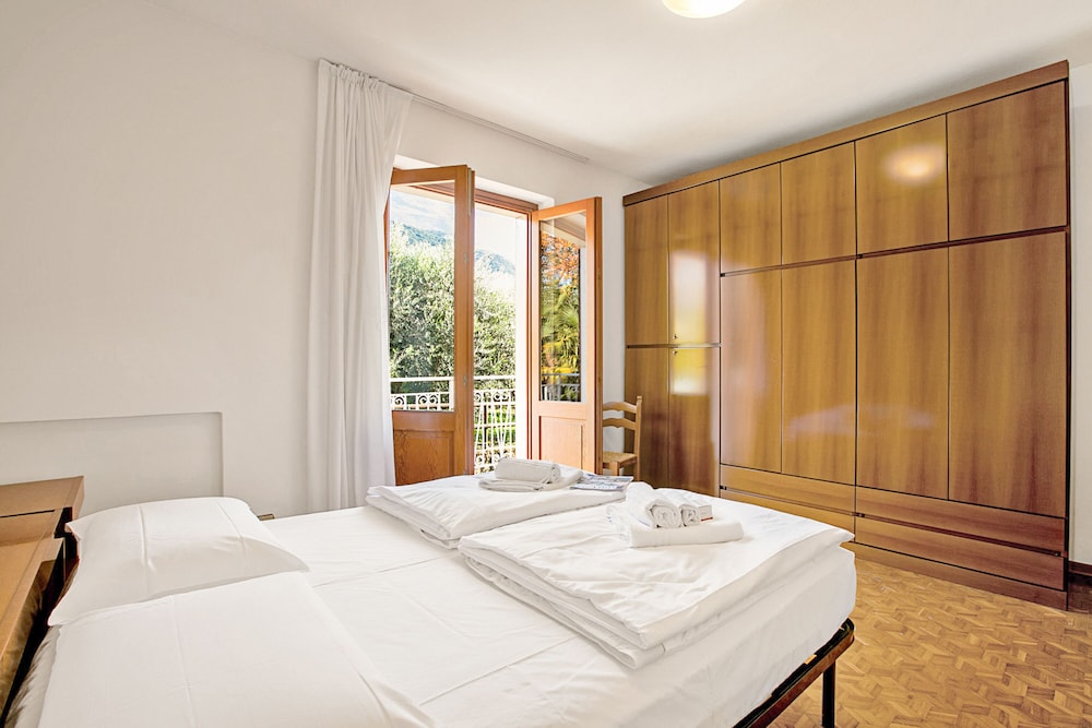 Family Apartment, Multiple Bedrooms, Mountainside (Albatros) photo 1