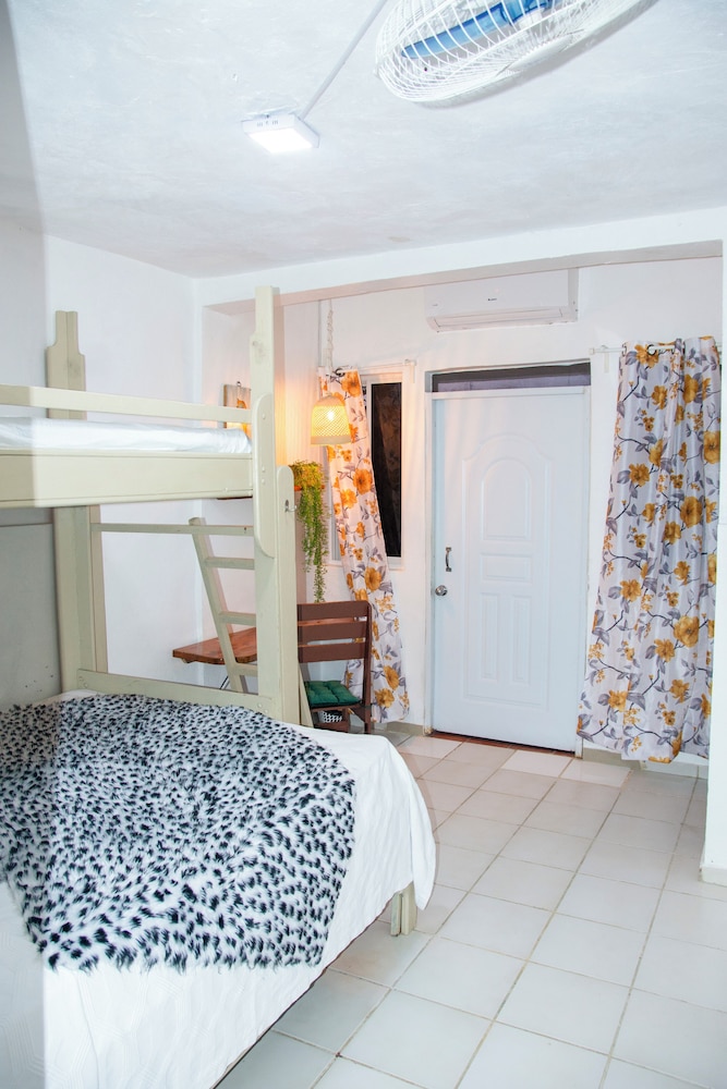 Basic Triple Room, Courtyard View photo 1