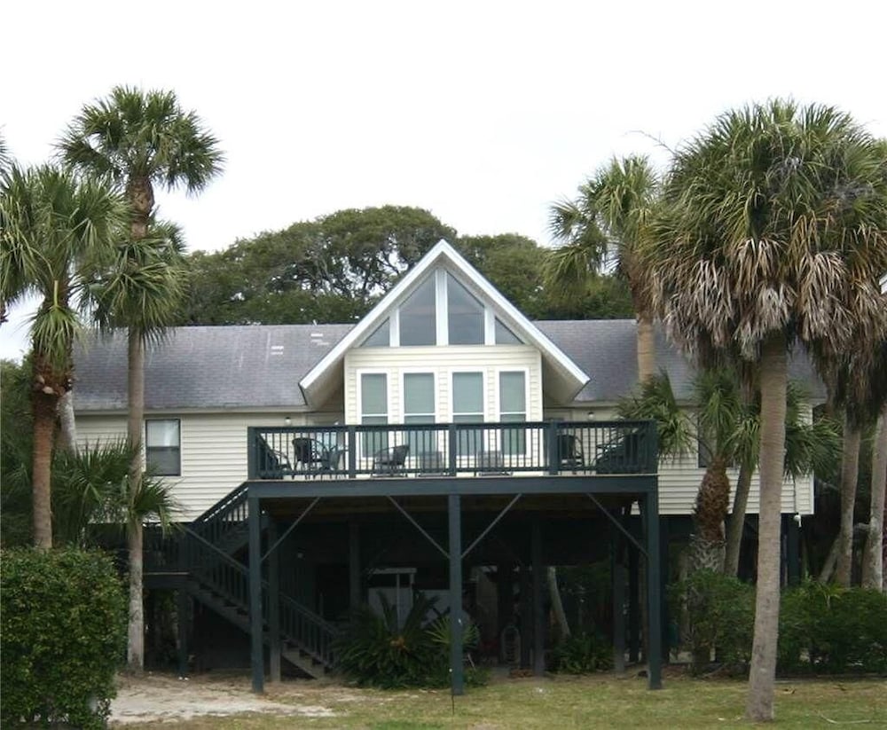 House, Multiple Beds (Green Parrot) photo 1
