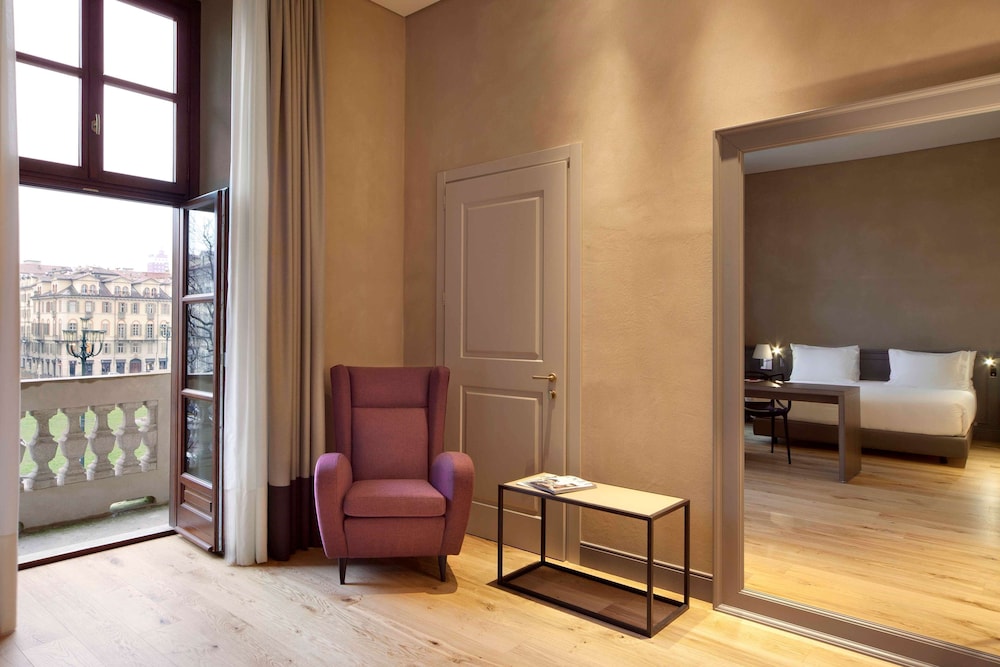 Junior Suite (Extra Bed 3 adults)