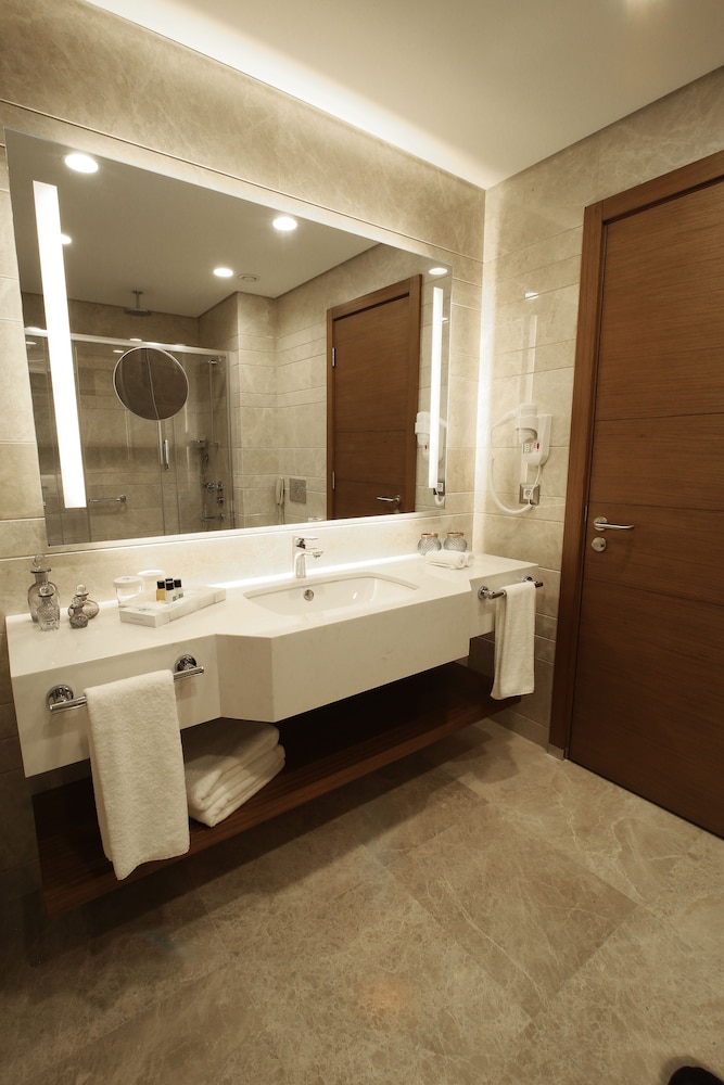 Standard Room thumbnail 6