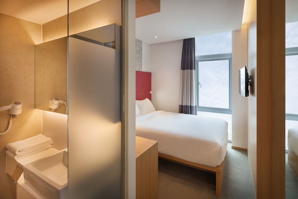 Superior Room, 1 Queen Bed photo 2