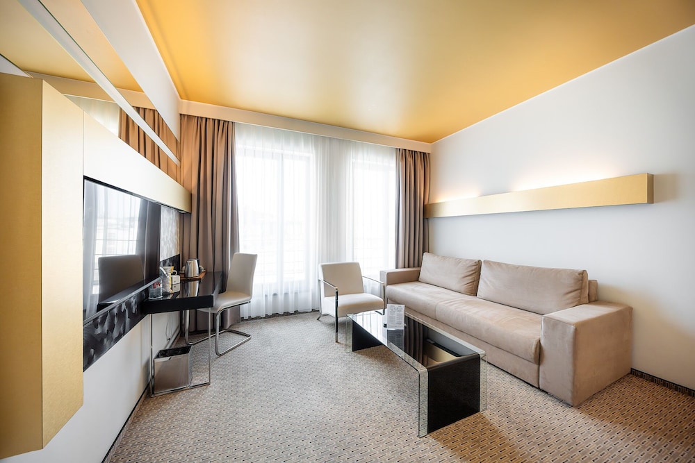 Deluxe Suite - Photo 5