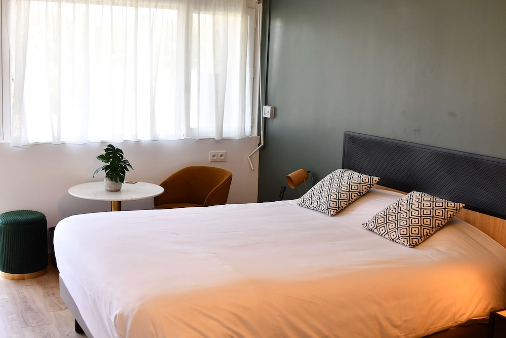 Family Room, Multiple Beds - Photo 4