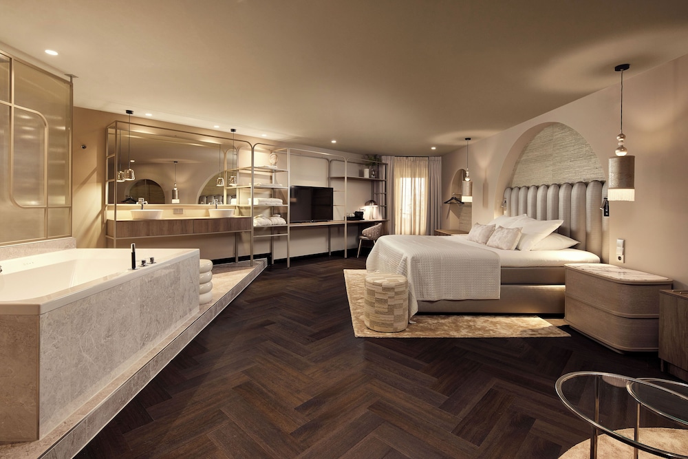 Luxury Suite
