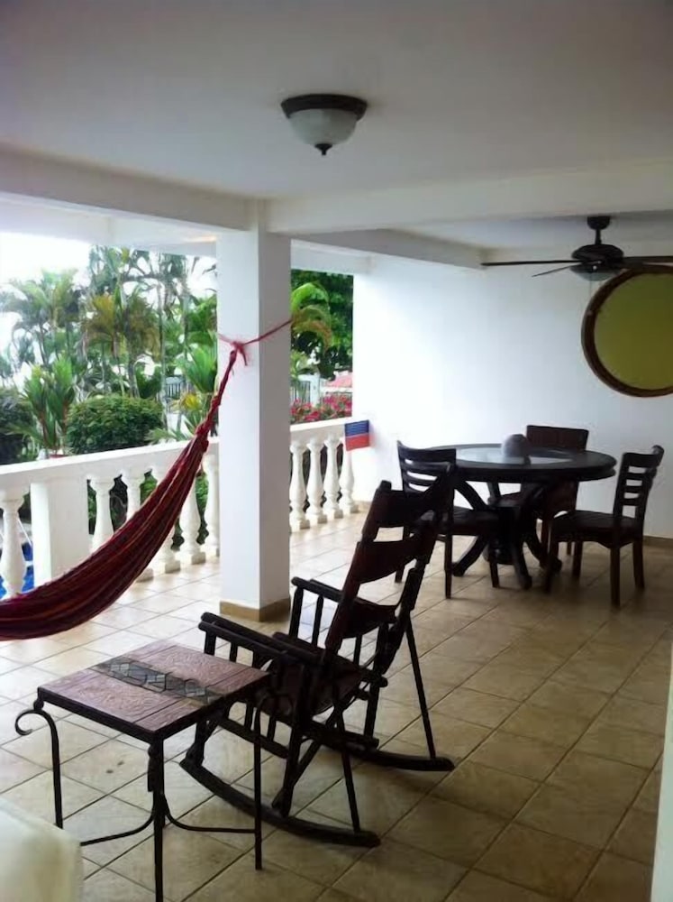 Condo, 2 Bedrooms (B1) photo 2