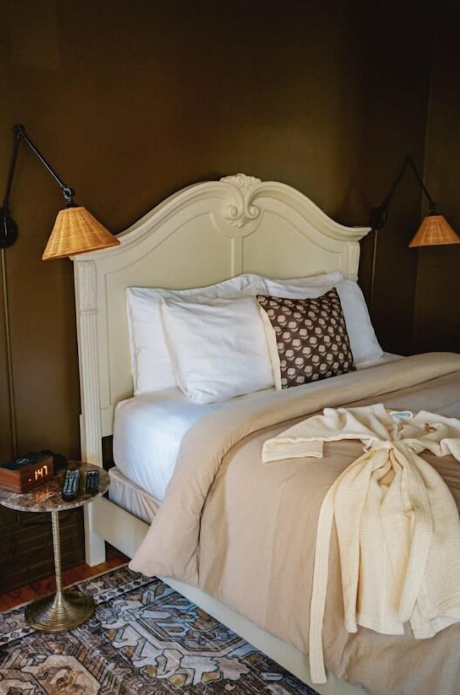 Standard Suite, 1 Queen Bed photo 2