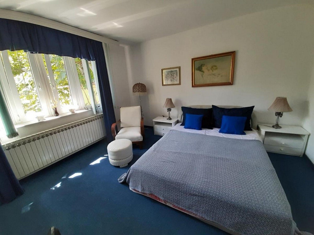 Apartment (Two Bedroom Apartment With Garden)