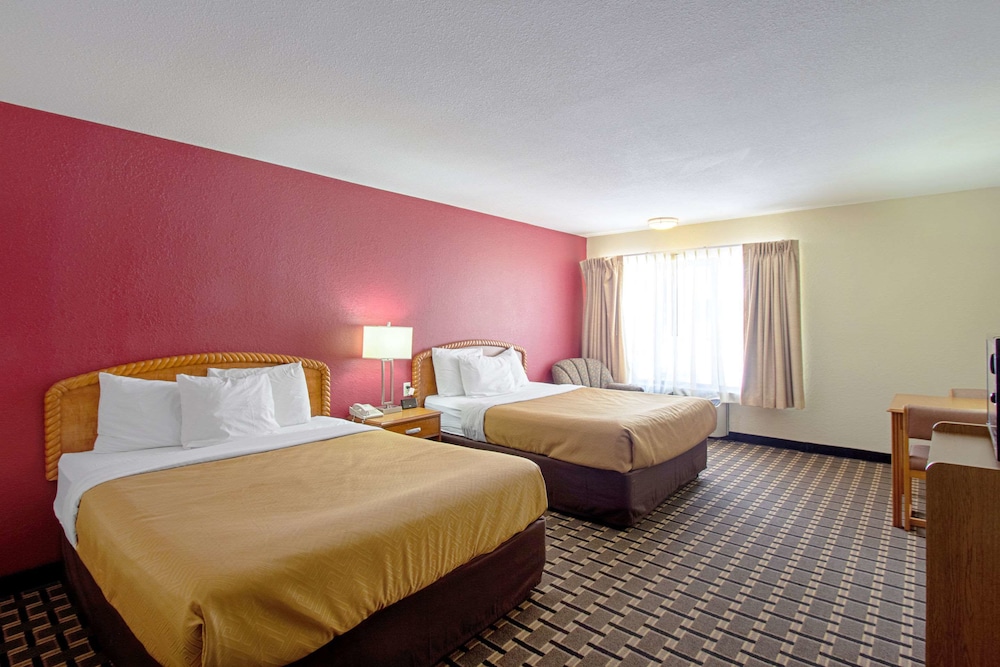 Suite, Multiple Beds, Non Smoking (Does not allow pets)