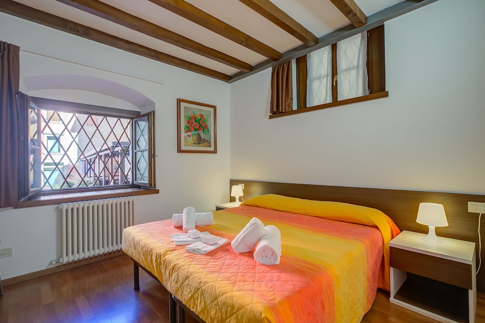 Family Apartment, Multiple Bedrooms (Casa Alpino 10)