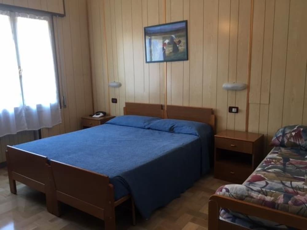 Double Room, 1 Large Twin Bed photo 2