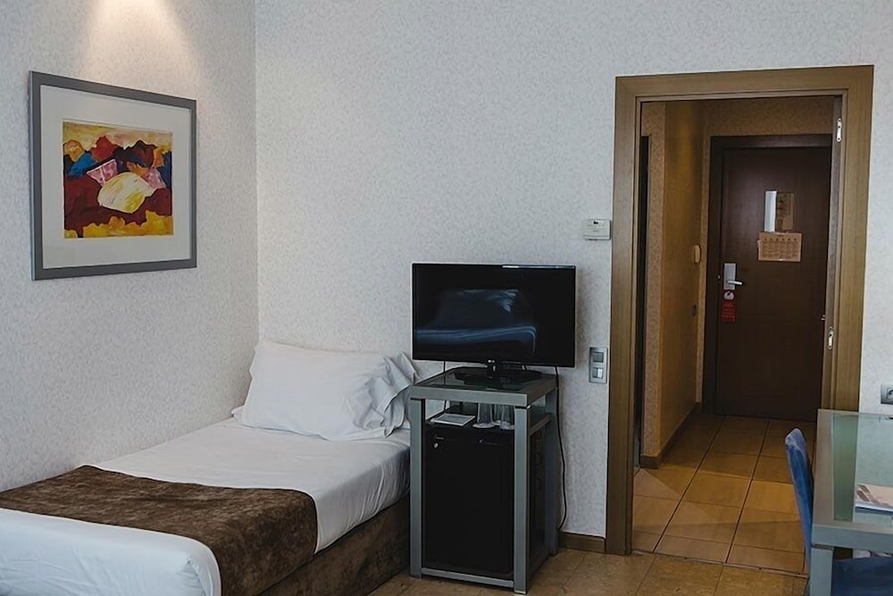 Triple Room, 3 Twin Beds (2 adults + 1 Child)