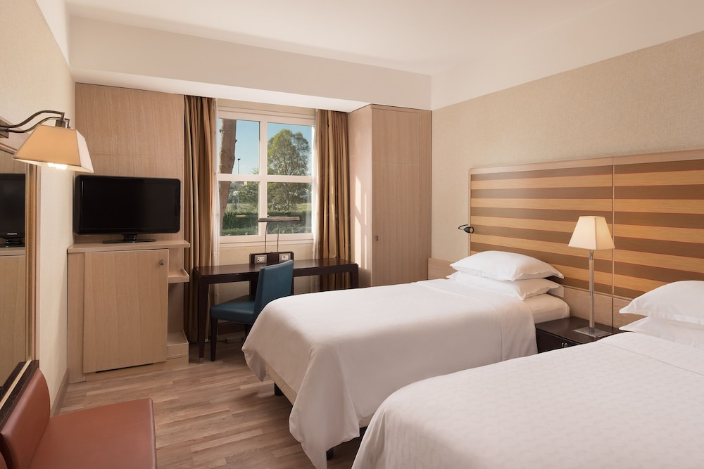 Superior Room, 2 Twin Beds, Garden View