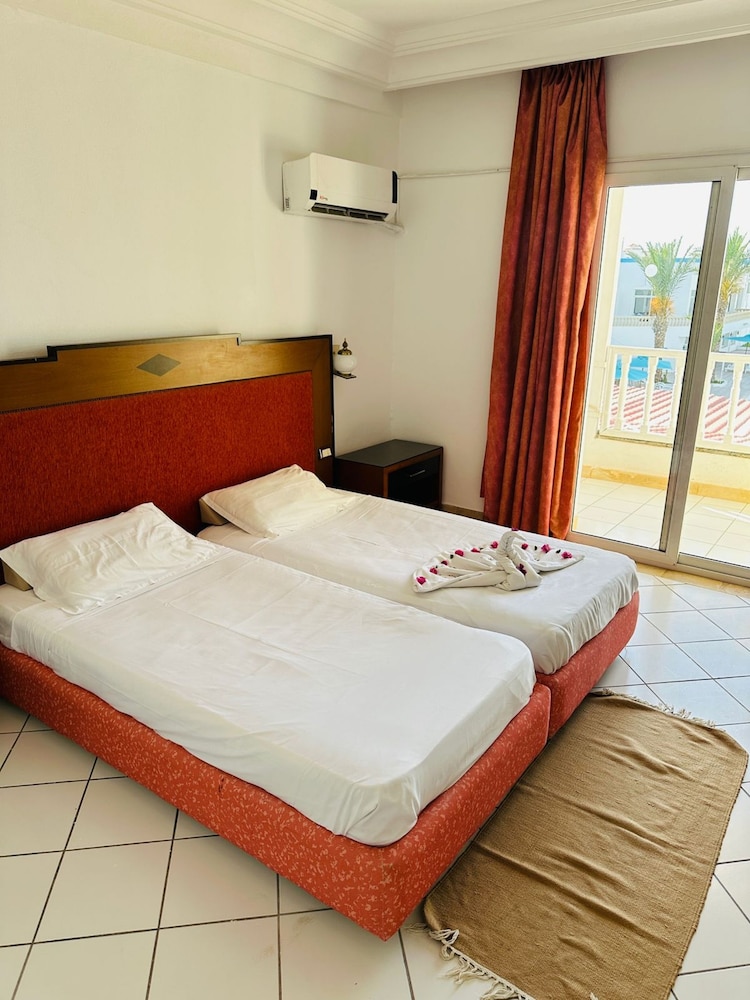 Triple Room, Sea View - Photo 6