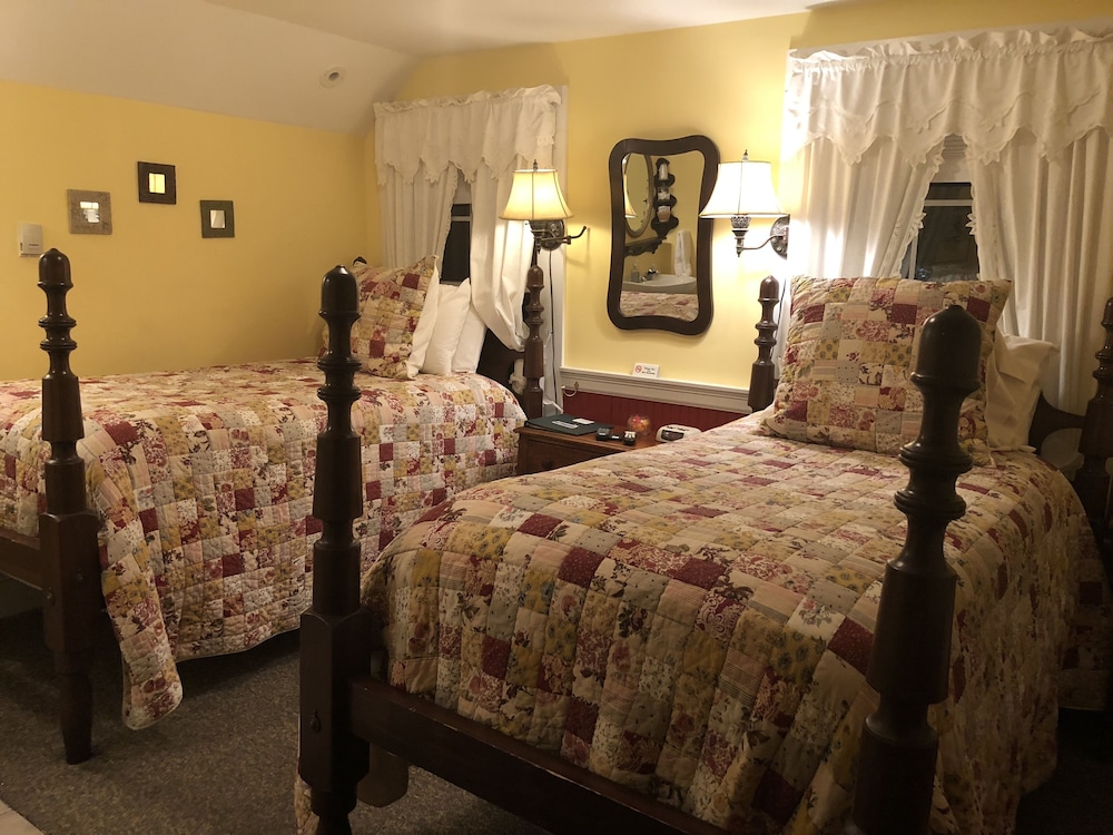 Luxury Twin Room, Private Bathroom, Courtyard View (Primrose #1) - Photo 1
