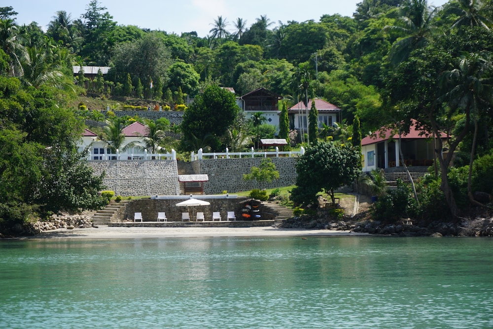 Deluxe Bungalow, 1 King Bed, Non Smoking, Beach View photo 2