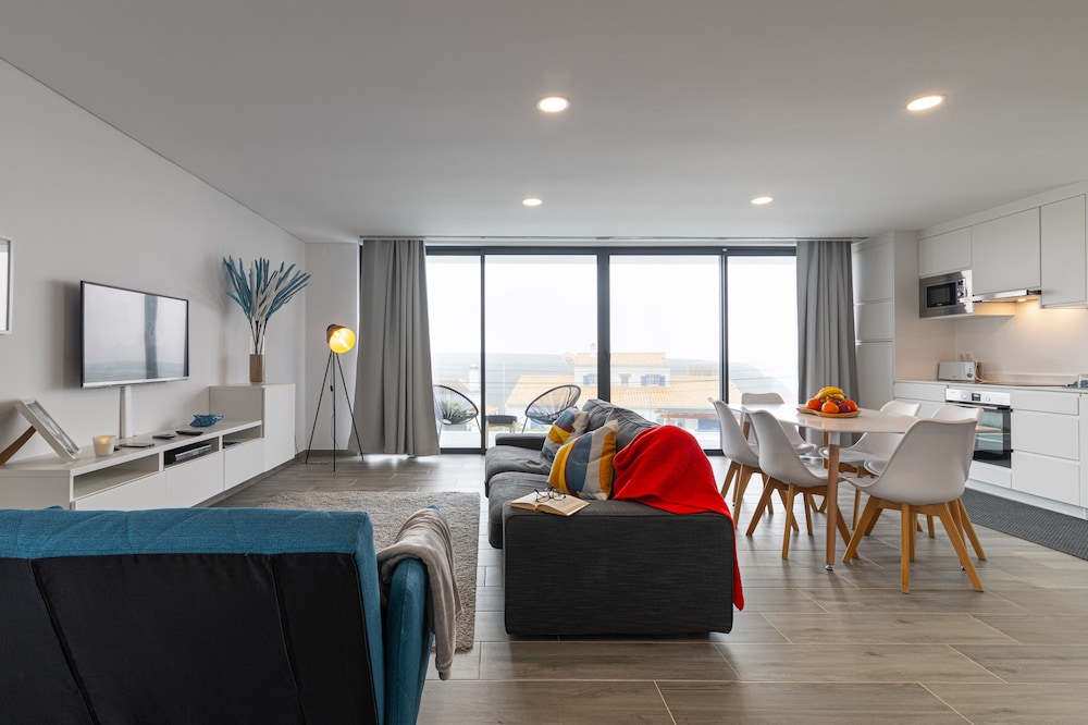 House, 2 Bedrooms (1st Floor)