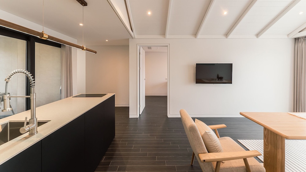 Suite 201 photo 2